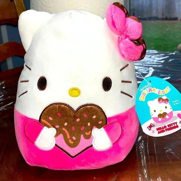 Squishmellow Sanrio hello kitty whith chocolate heart and bow8” - Picture 1 of 7